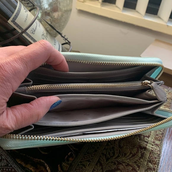 Authentic Kate spade Rock Center print large zip around wallet - Picture 5 of 11